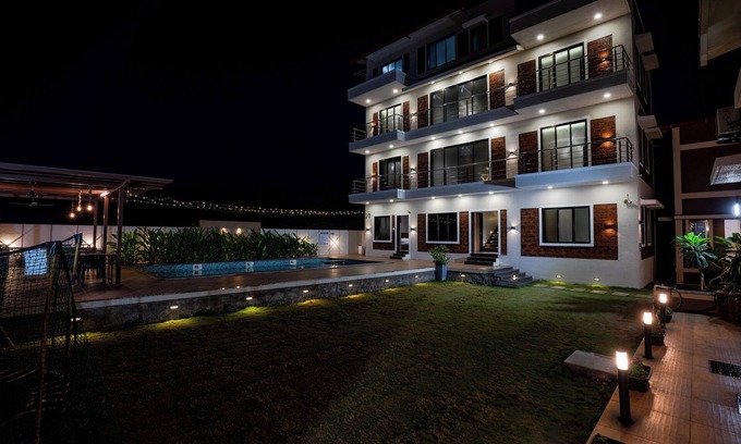 Chendhare Hotel | Lotus The Lake view Resort