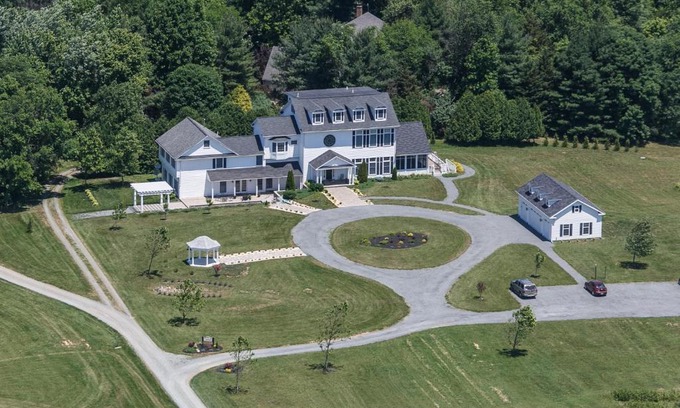 Waterford Bed & Breakfast | Loudoun Valley Manor B&B