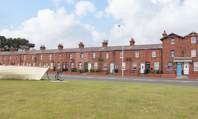 Whiteabbey House | LOUGH MILL HOUSE, pet friendly, with a garden in Newtownabbey