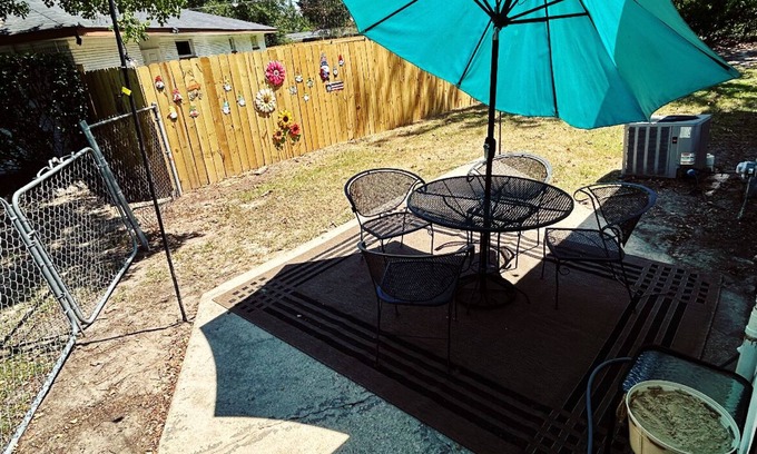 West Monroe House | Louisiana Roots 3BR/1BA Home-Inside city limits, close to everything!