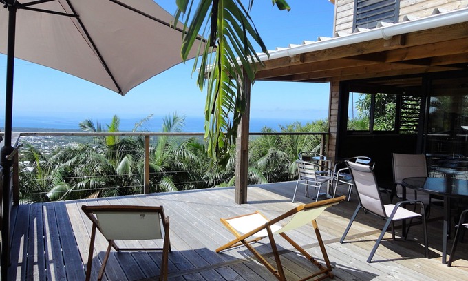 L'Etang-Sale House | Lounge des hauts 2 overlooking the Indian Ocean and forest