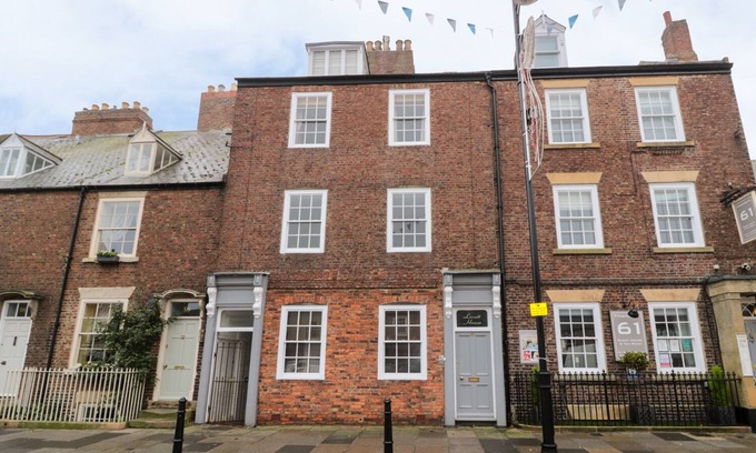 Tynemouth Cottage | LOVATT HOUSE APARTMENT TYNEMOUTH, family friendly in Tynemouth