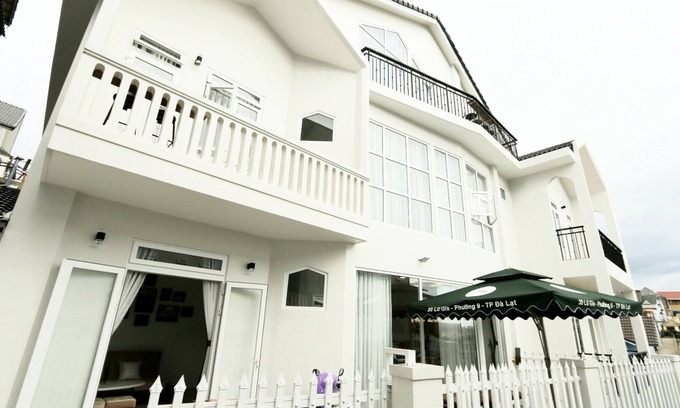 Da Lat House | Love, Cassie Homestay - Fleur de lis (Master Room)