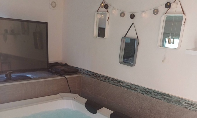 Aniane Apartment | Love room spa detente