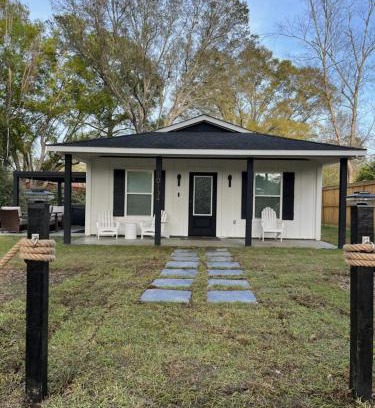 Foley House | Love Shack in Foley/Hot Tub/Modern Cozy