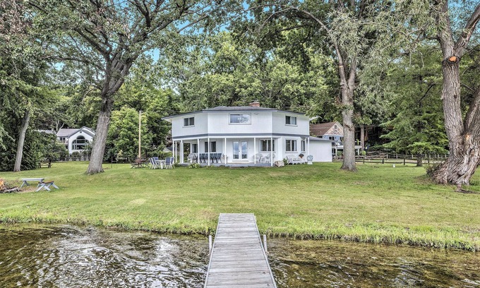 Hamburg Township House | Love The 8 Lakes Life!