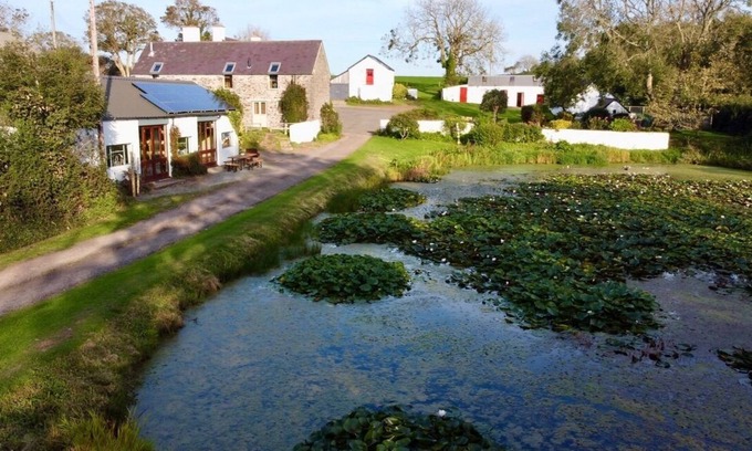 Milford Haven House | Loved for Its Tranquility, exclusivity. Central location. Hot tub.