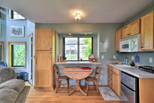 Loveland House | Loveland Guest House with Balcony by Boyd Lake