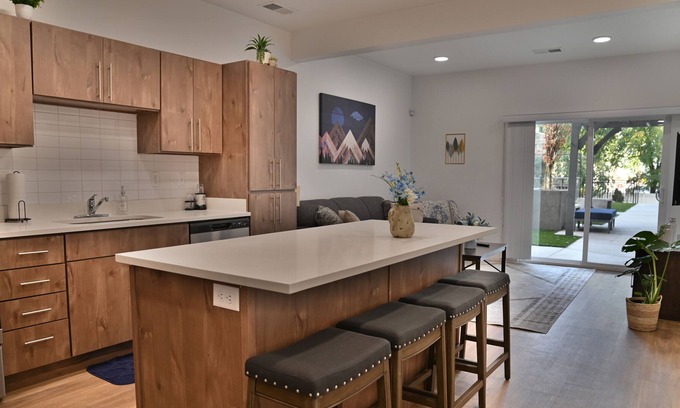 Central Business District Apartment | Lovely 1-bedroom apartment in downtown Provo
