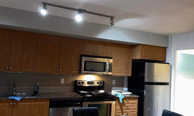 Fort York Condo | Lovely- 1 bedroom condo with pool