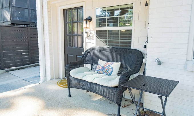 Homewood Condo | Lovely 1 bedroom! Near Samford, UAB & Downtown!