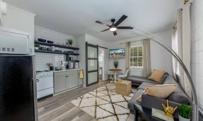 New Bern Apartment | Lovely 1 BR with King bed Apt 3