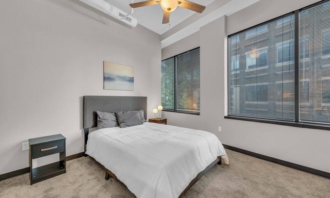Waldron Apartment | Lovely 1bedroom/1bath in Kansas Free WiFi Parking Clean and Comfortable