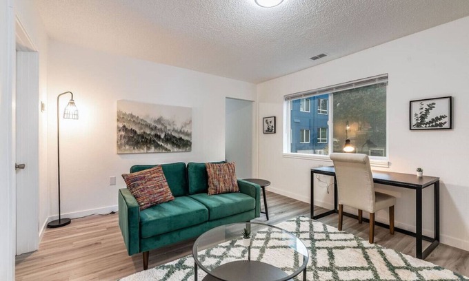 Hilltop Apartment | Lovely 1BR Private Downtown Hub - 10
