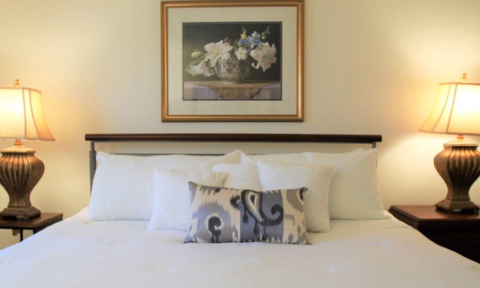 Bridgewater Apartment | Lovely 2-Bedroom Short-Term Furnished Rental Apartment