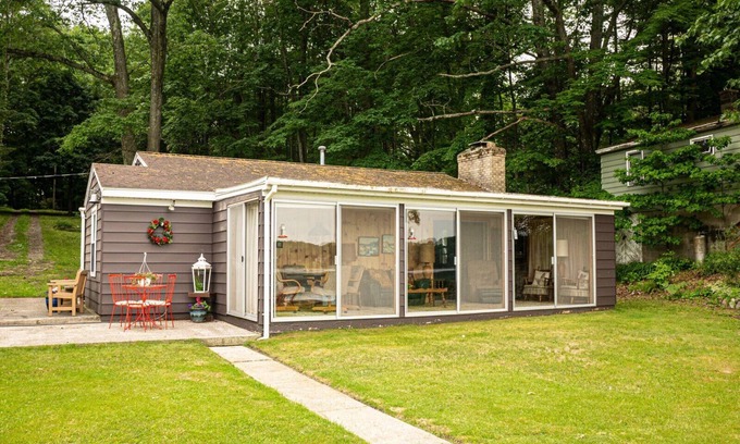 Walkerville Cottage | Lovely 2-Bedroom Cottage With Full Bath on School Section Lake. With Bunk House.