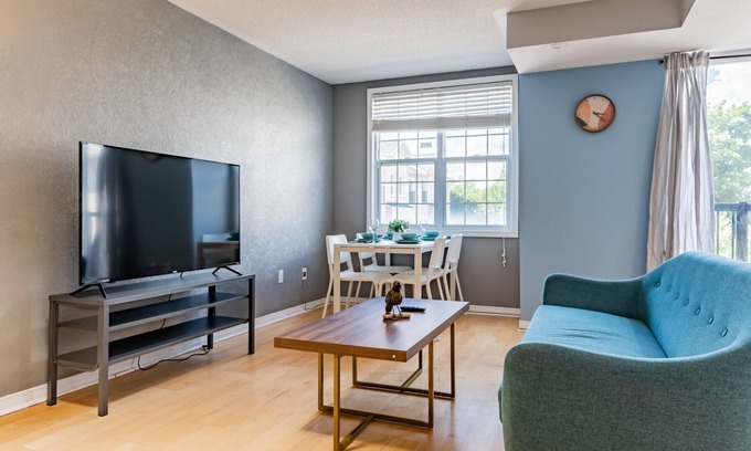 Topham Park Condo | Lovely 2-bedroom condo with free parking in Scarborough