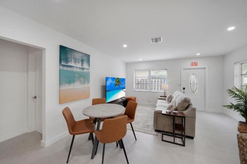 Harbordale Apartment | Lovely 2 Bedroom - Just Beachy By Pmi