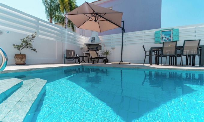 Paralimni Villa | Lovely 2 Bedroom Villa in Ayia Triada: 150 metres from beach