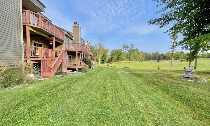 Hill City Villa | Lovely 2-bedroom villa on The Hills Golf Course