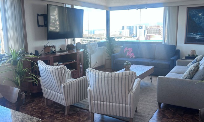Waikiki Condo | Lovely 3-bed, 3-bath 46th floor penthouse condo with gorgeous views, and a lanai