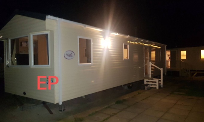 Towyn Apartment | Lovely 3-Bed caravan in towyn