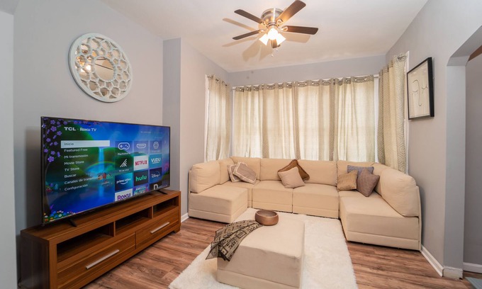 Blue Island Apartment | Lovely 3 Bedroom Apartment… Waiting for You to Make it Home!