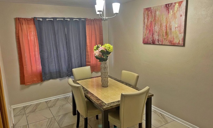 Normandy House | Lovely 3 Bedroom with entertainment basement