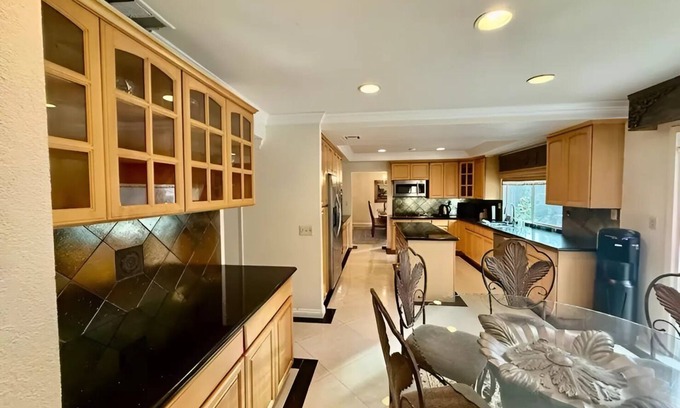Upland House | Lovely 4-bedroom house in Upland with WiFi and AC