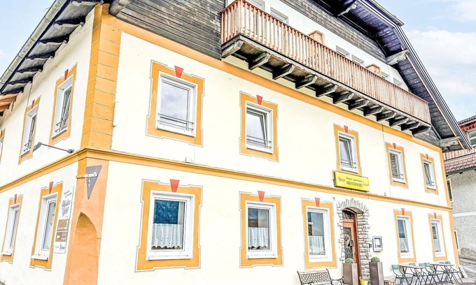 Sankt Martin Apartment | Lovely apartment for 6 guests with WIFI, TV, pets allowed and parking