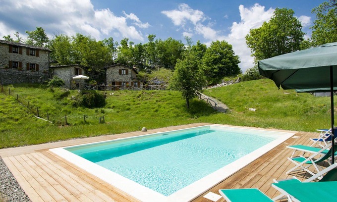 Fabbriche di Vallico Villa | Lovely apartment in villa for 6 people with pool, WIFI, TV, patio, pets allowed and parking