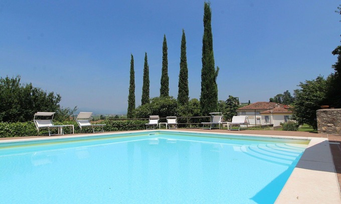 Colognola ai Colli Apartment | Lovely apartment for 8 people with WIFI, pool, A/C, TV and parking, close to Verona