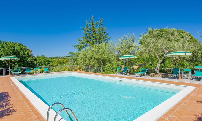 Casale Marittimo Apartment | Lovely apartment for 6 people with pool, WIFI, TV, patio, pets allowed and parking