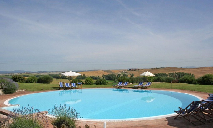 Monteroni d'Arbia Apartment | Lovely apartment for 5 people with pool, WIFI, panoramic view and parking, close to Siena