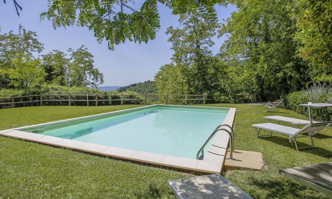 Sesto Fiorentino Villa | Lovely apartment in villa for 3 guests with WIFI, pool, TV, terrace, pets allowed and parking