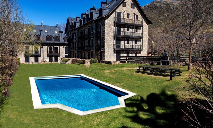 Taull Apartment | Lovely apartment for 4 people with pool, TV and parking