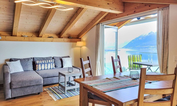 Porto Ronco Apartment | Lovely apartment for 4 people with WIFI, TV, balcony, pets allowed, panoramic view and parking