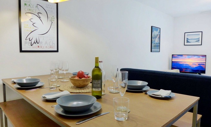 Blausee Apartment | Lovely apartment for 4 guests with WIFI, TV, balcony, pets allowed and parking