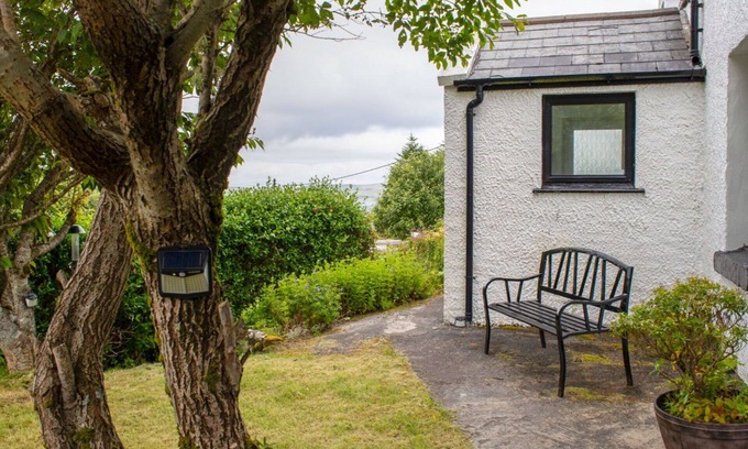 Waternish Apartment | Lovely apartment for 2 guests with WIFI, TV, pets allowed and parking