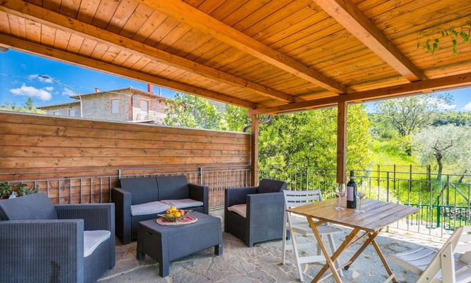 Casciano di Murlo Apartment | Lovely apartment for 2 people with WIFI, TV, terrace, panoramic view and parking
