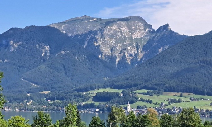 Strobl Apartment | Lovely apartment for 4 guests with WIFI, TV, balcony and parking