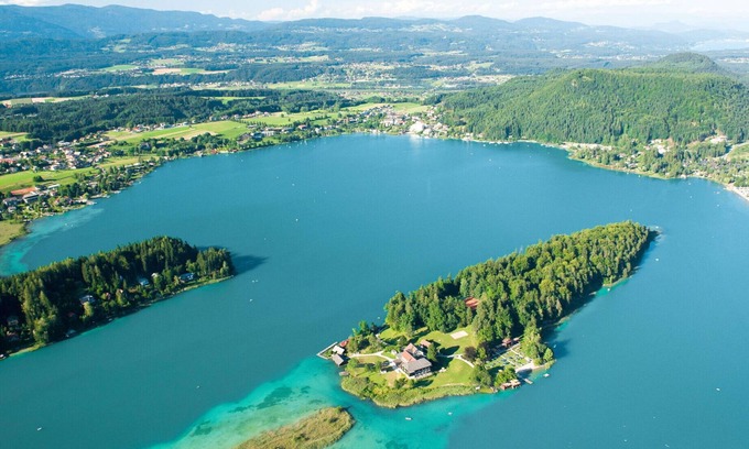 Egg am Faaker See Apartment | Lovely apartment for 4 people with WIFI, A/C, TV, balcony and parking