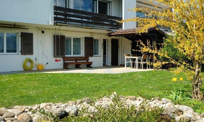 Gwatt Apartment | Lovely apartment for 4 guests with WIFI, TV and balcony