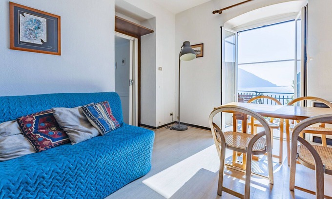 Pontedecimo Apartment | Lovely apartment for 4 people with A/C, WIFI, TV, balcony and panoramic view, close to Portofino