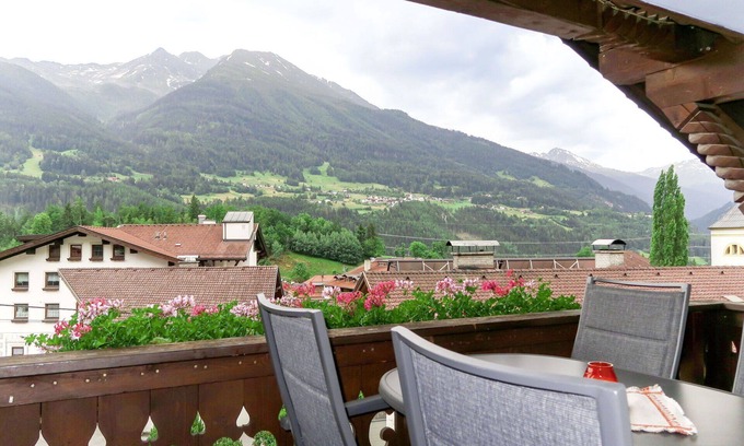 Grins Apartment | Lovely apartment for 5 guests with WIFI, TV, balcony and parking