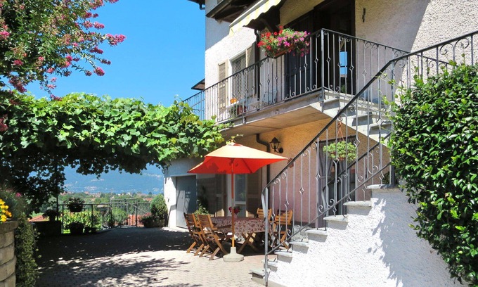 Luino Apartment | Lovely apartment for 5 people with WIFI, TV, terrace and pets allowed