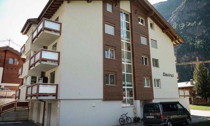 Taesch Apartment | Lovely apartment for 6 people with WIFI, TV, balcony and parking