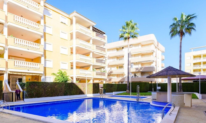 El Grau de Moncofa Apartment | Lovely apartment for 5 people with WIFI, pool, TV, terrace, pets allowed and parking