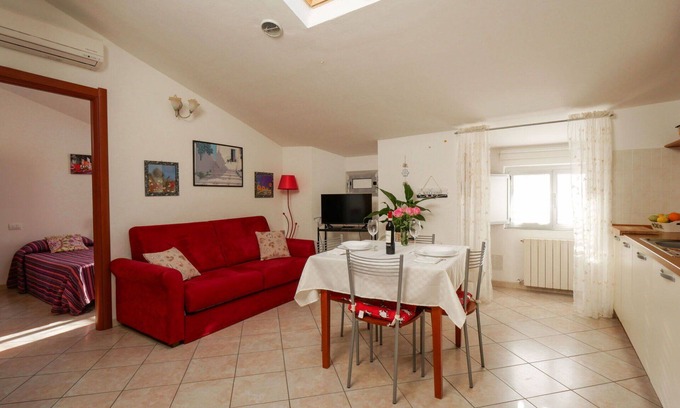 Follonica Apartment | Lovely apartment for 4 guests with A/C, WIFI, TV, pets allowed and parking