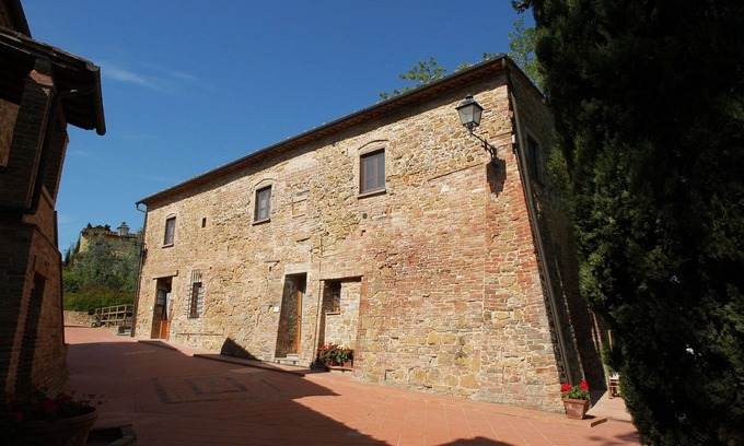 Montaione Apartment | Lovely apartment for 8 guests with pool, WIFI, A/C, TV and pets allowed, close to San Gimignano